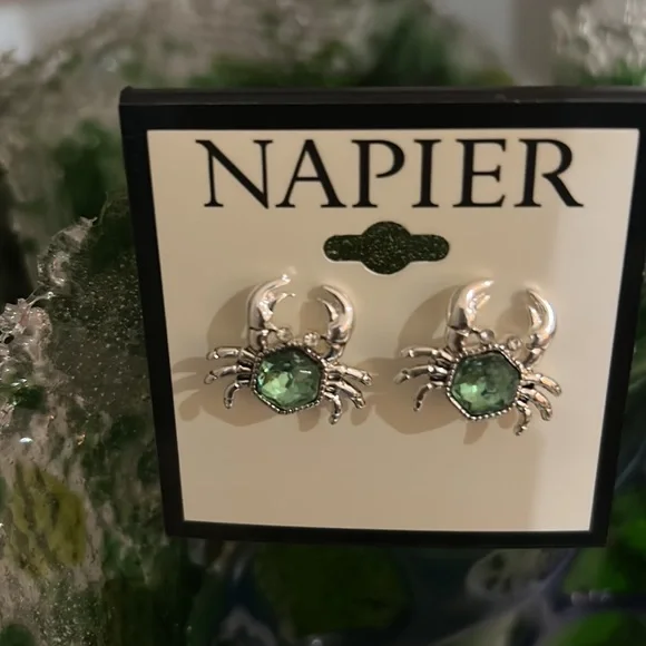 🆕 🎉HP🎉Napier Silver Tone Sea Crab Stud Earrings - Picture 3 of 3